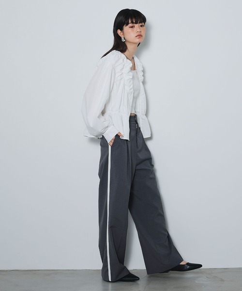 ELLEgirl（エルガール）の「デザイン切替ギャザーブラウス【ELLEgirl/エルガール】（シャツ/ブラウス・レディース・ブラック/オフホワイト・FREE）」の19枚目の写真