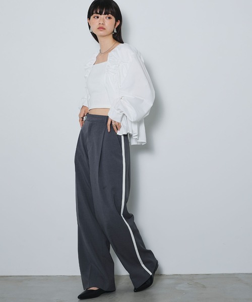 ELLEgirl（エルガール）の「デザイン切替ギャザーブラウス【ELLEgirl/エルガール】（シャツ/ブラウス・レディース・ブラック/オフホワイト・FREE）」の20枚目の写真