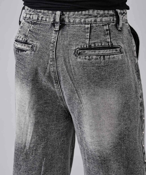 REGIEVO(レジエボ)の「ヴィンテージ加工 スタッズ ワイド カーブバギー デニムパンツ(デニムパンツ・メンズ・ブルー/ブラック・MEDIUM/LARGE)」の5枚目の写真