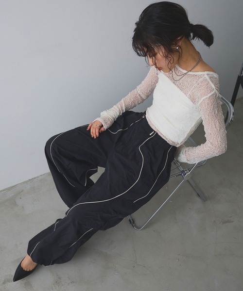 ELLEgirl（エルガール）の「ウェーブデザインパラシュートパンツ【ELLEgirl/エルガール】（カーゴパンツ・レディース・ブラック/ベージュ・FREE）」の2枚目の写真