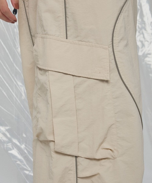 ELLEgirl（エルガール）の「ウェーブデザインパラシュートパンツ【ELLEgirl/エルガール】（カーゴパンツ・レディース・ブラック/ベージュ・FREE）」の4枚目の写真