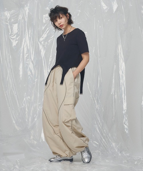 ELLEgirl（エルガール）の「ウェーブデザインパラシュートパンツ【ELLEgirl/エルガール】（カーゴパンツ・レディース・ブラック/ベージュ・FREE）」の7枚目の写真