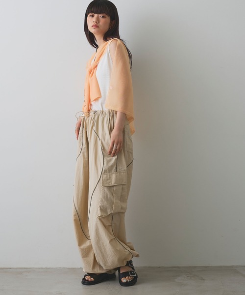 ELLEgirl（エルガール）の「ウェーブデザインパラシュートパンツ【ELLEgirl/エルガール】（カーゴパンツ・レディース・ブラック/ベージュ・FREE）」の22枚目の写真