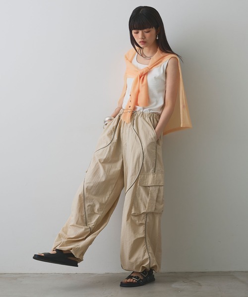 ELLEgirl（エルガール）の「ウェーブデザインパラシュートパンツ【ELLEgirl/エルガール】（カーゴパンツ・レディース・ブラック/ベージュ・FREE）」の21枚目の写真