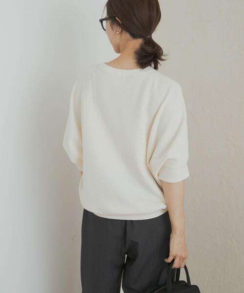 URBAN RESEARCH DOORS(アーバンリサーチドアーズ)の「タックフライスワイドTシャツ(Tシャツ/カットソー・レディース・ミント/ネイビー/ホワイト系その他/ライトベージュ/ナチュラル/チャコールグレー/オレンジ系その他/ベージュ・MEDIUM)」の16枚目の写真