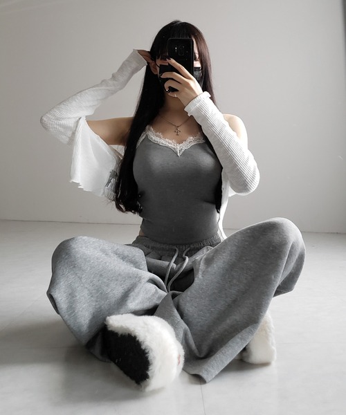 me+em select(ミームセレクト)の「【 4color /カップ付 】レースドッキングリブキャミソール /lace docking ribbed camisole(キャミソール・レディース・チャコール/ホワイト/グレー/ブラック・FREE)」の14枚目の写真