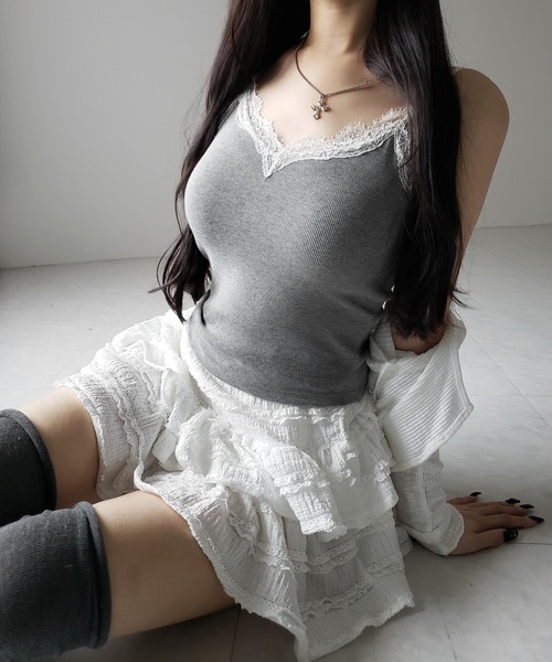me+em select(ミームセレクト)の「【 4color /カップ付 】レースドッキングリブキャミソール /lace docking ribbed camisole(キャミソール・レディース・チャコール/ホワイト/グレー/ブラック・FREE)」の18枚目の写真