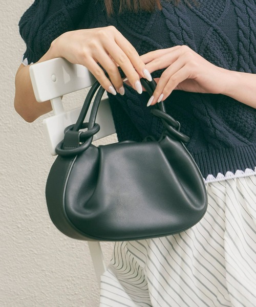 Olu.(オルドット)の「ラウンドコンパクトハンドバッグ(ハンドバッグ・レディース・アイボリー/ブラック/グレイッシュベージュ/シルバー/ブルー系その他・FREE)」の1枚目の写真