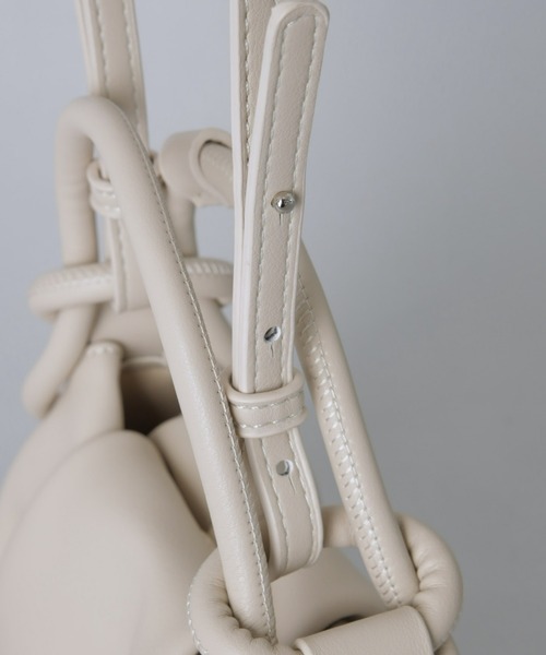 Olu.(オルドット)の「ラウンドコンパクトハンドバッグ(ハンドバッグ・レディース・アイボリー/ブラック/グレイッシュベージュ/シルバー/ブルー系その他・FREE)」の21枚目の写真