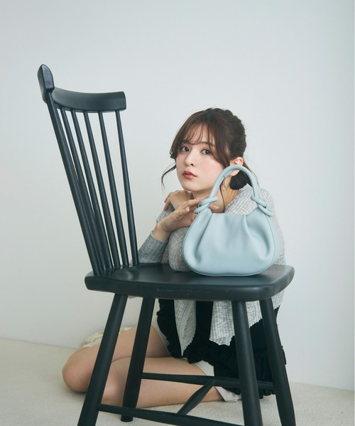 Olu.(オルドット)の「ラウンドコンパクトハンドバッグ(ハンドバッグ・レディース・アイボリー/ブラック/グレイッシュベージュ/シルバー/ブルー系その他・FREE)」の10枚目の写真