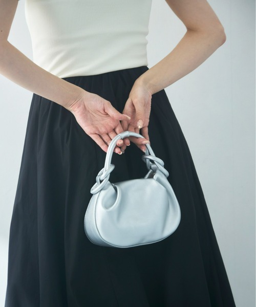 Olu.(オルドット)の「ラウンドコンパクトハンドバッグ(ハンドバッグ・レディース・アイボリー/ブラック/グレイッシュベージュ/シルバー/ブルー系その他・FREE)」の12枚目の写真