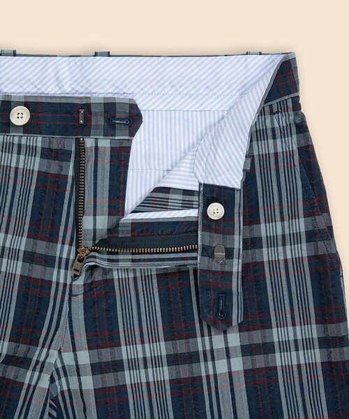 BROOKS BROTHERS(ブルックスブラザーズ)の「コットン シアサッカー マドラスチェック プレーンフロント 7inショーツ(その他パンツ・メンズ・ネイビー・32inch/30inch/36inch/38inch/34inch)」の2枚目の写真