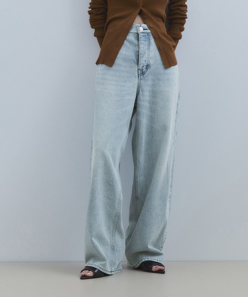 ADAM ET ROPE'(アダムエロペ)の「【WEB限定】ワイドストレートデニムパンツ(デニムパンツ・レディース・サックスブルー・34/36/38)」の22枚目の写真