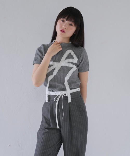 Uenui(ウニュイ)の「ビッグ リボン ショート リブ トップス(Tシャツ/カットソー・レディース・ホワイト/グレー/ブラック・FREE)」の3枚目の写真