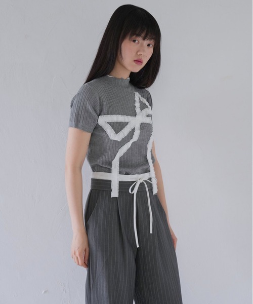 Uenui(ウニュイ)の「ビッグ リボン ショート リブ トップス(Tシャツ/カットソー・レディース・ホワイト/グレー/ブラック・FREE)」の15枚目の写真