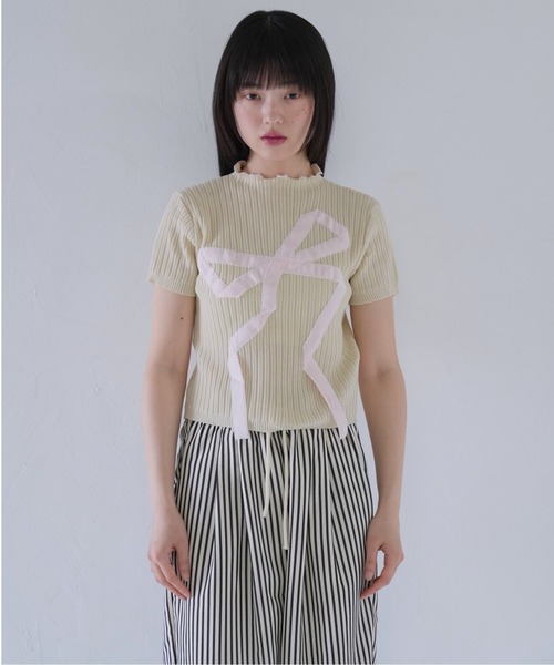 Uenui(ウニュイ)の「ビッグ リボン ショート リブ トップス(Tシャツ/カットソー・レディース・ホワイト/グレー/ブラック・FREE)」の4枚目の写真