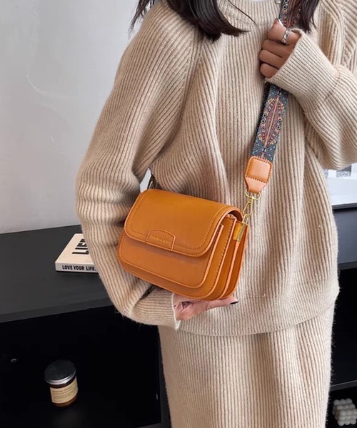 ファッションカバン セール】柄ベルト付 フラップショルダーバッグ（ショルダー