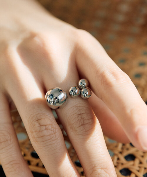 ear PAPILLONNER（イアパピヨネ）の「バブルボールリング（リング・レディース・シルバー/ゴールド・ONE SIZE）」の9枚目の写真