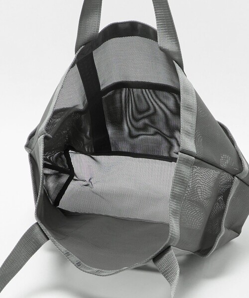UNITED ARROWS（ユナイテッドアローズ）の「ビーチ メッシュ バッグ（トートバッグ・レディース・ブラック/グレー系・FREE）」の8枚目の写真