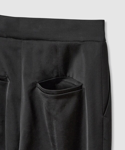 allureville(アルアバイル)の「クロップドテーパードパンツ(その他パンツ・レディース・ブラック/ブラウン・1/2)」の10枚目の写真