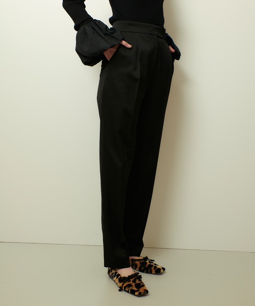 allureville(アルアバイル)の「クロップドテーパードパンツ(その他パンツ・レディース・ブラック/ブラウン・1/2)」の5枚目の写真
