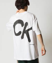 Calvin Klein(JoENC)Calvin Klein Jeans/ JoNCW[Y CK SPRAY TEE(TVc/Jbg\[)