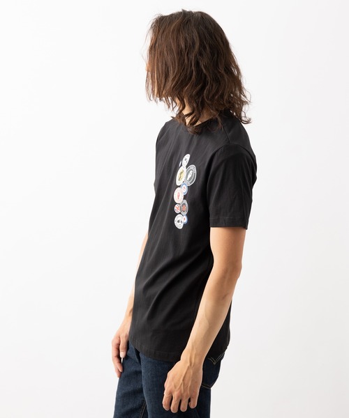 merc london(メルクロンドン)の「Merc London メルクロンドン バッジプリントTシャツ(Tシャツ/カットソー・メンズ・ワインレッド/ブラック・MEDIUM/LARGE/X-LARGE/SMALL)」の3枚目の写真