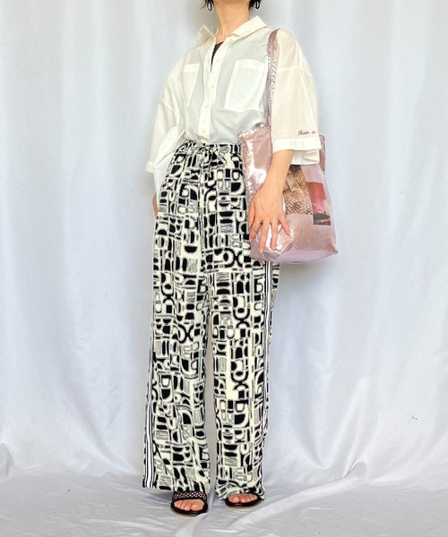 Casselini（キャセリーニ）の「メタリックフォトトート（トートバッグ・レディース・シルバー/ピンク・MEDIUM）」の6枚目の写真