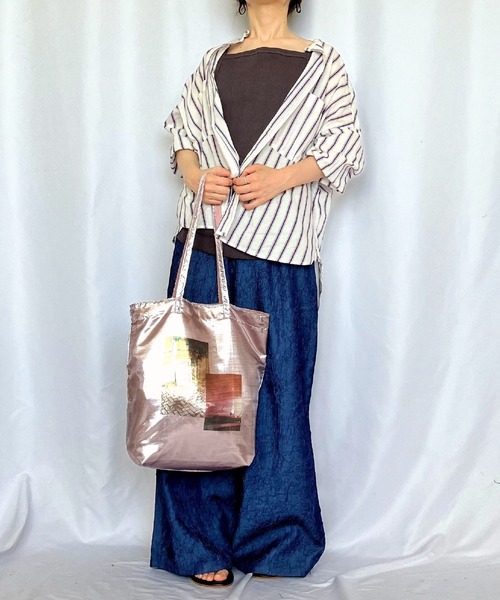 Casselini（キャセリーニ）の「メタリックフォトトート（トートバッグ・レディース・シルバー/ピンク・MEDIUM）」の9枚目の写真