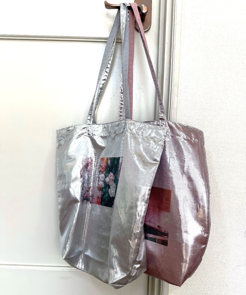 Casselini（キャセリーニ）の「メタリックフォトトート（トートバッグ・レディース・シルバー/ピンク・MEDIUM）」の21枚目の写真