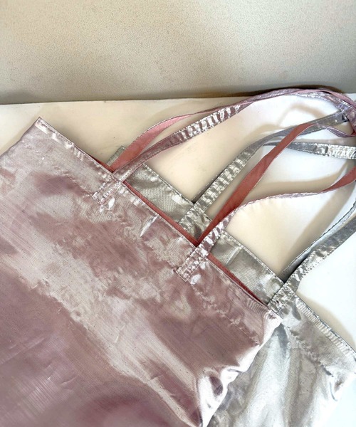 Casselini（キャセリーニ）の「メタリックフォトトート（トートバッグ・レディース・シルバー/ピンク・MEDIUM）」の13枚目の写真