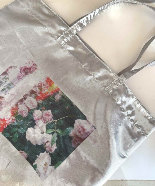 Casselini（キャセリーニ）の「メタリックフォトトート（トートバッグ・レディース・シルバー/ピンク・MEDIUM）」の12枚目の写真