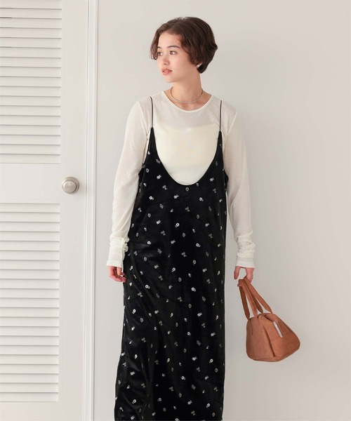 titivate(ティティベイト)の「着心地抜群シアークルーネックトップス(Tシャツ/カットソー・レディース・オフホワイト/ブラック/ブラウン/ライトグリーン/ライトグレー/ネイビー・S/M/L)」の12枚目の写真