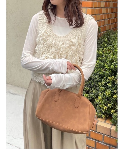 titivate(ティティベイト)の「着心地抜群シアークルーネックトップス(Tシャツ/カットソー・レディース・オフホワイト/ブラック/ブラウン/ライトグリーン/ライトグレー/ネイビー・S/M/L)」の7枚目の写真