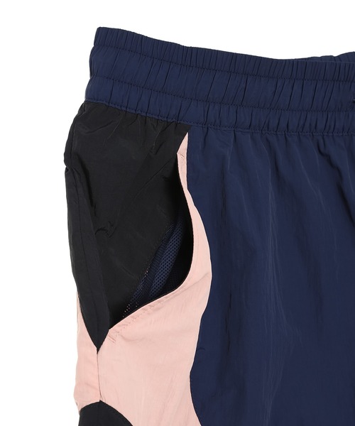 NIKE(ナイキ)の「NIKE WMNS NSW STREET 3 TRACK SHORT HV4032-410(その他パンツ・レディース・ネイビー・MEDIUM/LARGE)」の5枚目の写真