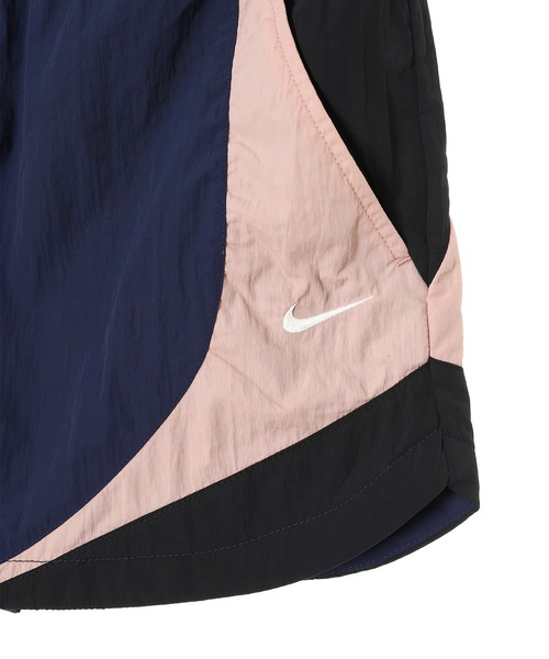 NIKE(ナイキ)の「NIKE WMNS NSW STREET 3 TRACK SHORT HV4032-410(その他パンツ・レディース・ネイビー・MEDIUM/LARGE)」の6枚目の写真