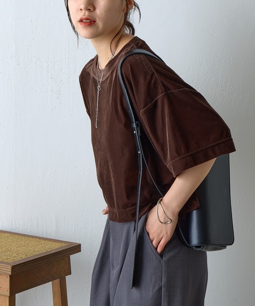 COLONY 2139(コロニートゥーワンスリーナイン)の「シアーベロアワイドクロップドTシャツ(Tシャツ/カットソー・レディース・ブラウン/ブラック/グレー・FREE)」の21枚目の写真