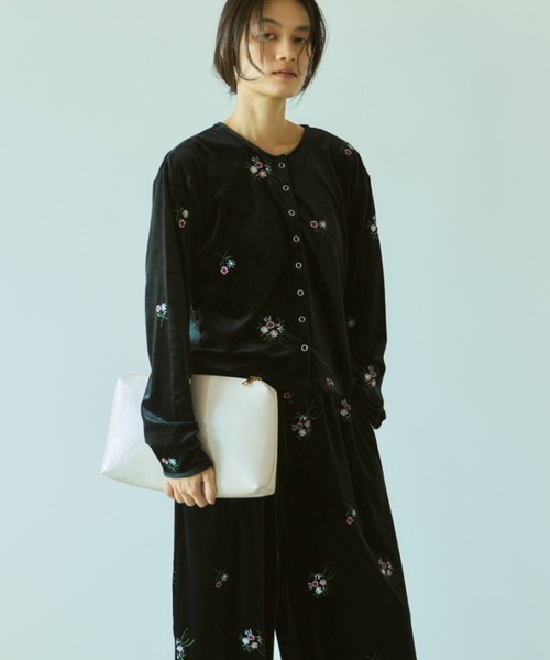Libra Cue(リブラ キュー)の「フラワー刺繍ベロアカーディガン(カーディガン/ボレロ・レディース・ブラック・FREE)」の9枚目の写真