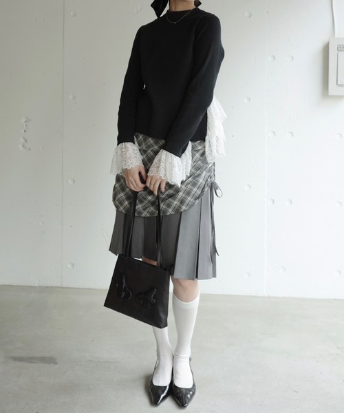 idem(イデム)の「lace slit knit tops / レースドッキングニット(ニット/セーター・レディース・ブラック・FREE)」の4枚目の写真