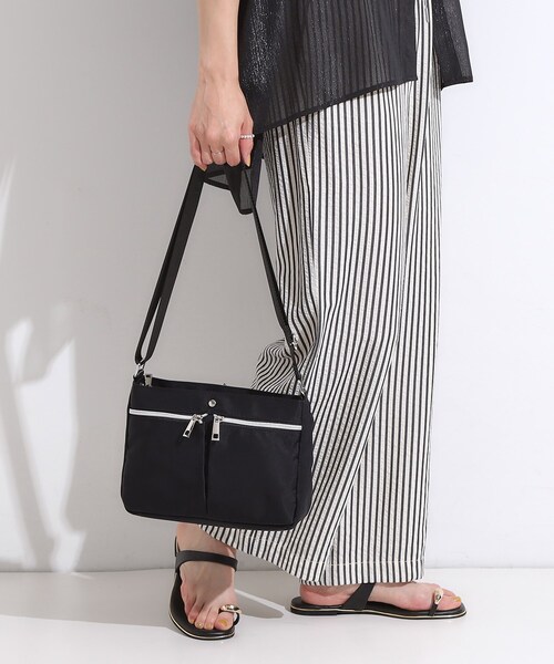 SHOO・LA・RUE（シューラルー）の「【撥水】フロントポケットショルダーバッグ（ショルダーバッグ・レディース・ブラック/グレー/ベビーピンク・00）」の2枚目の写真