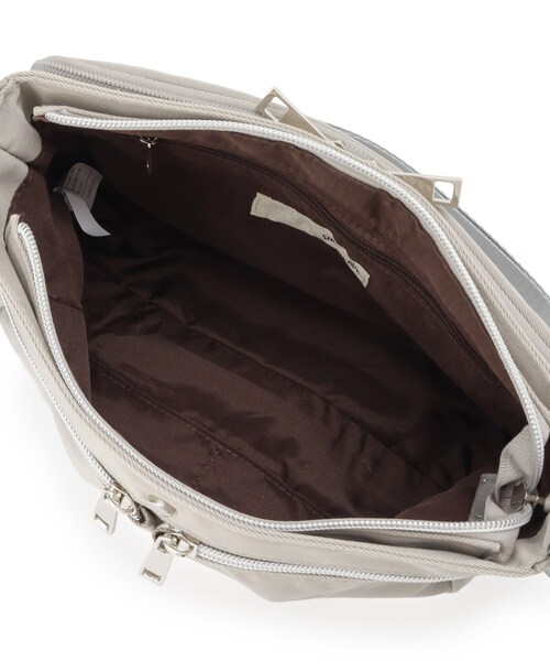 SHOO・LA・RUE（シューラルー）の「【撥水】フロントポケットショルダーバッグ（ショルダーバッグ・レディース・ブラック/グレー/ベビーピンク・00）」の11枚目の写真