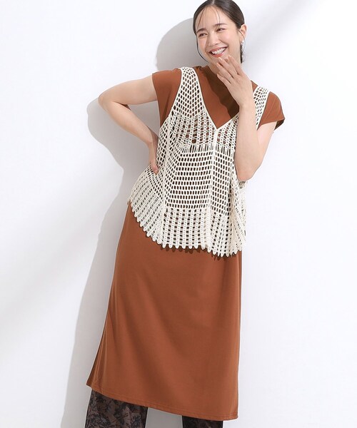 Cutie Blonde（キューティーブロンド）の「【2点セット】クロシェ編みレースベスト＋Tシャツワンピースセット（ワンピース・レディース・チャコールグレー/ダークブラウン・00）」の2枚目の写真