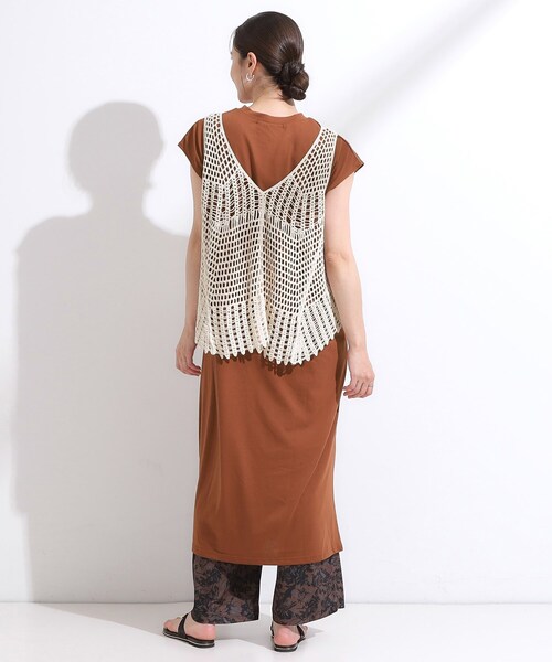 Cutie Blonde（キューティーブロンド）の「【2点セット】クロシェ編みレースベスト＋Tシャツワンピースセット（ワンピース・レディース・チャコールグレー/ダークブラウン・00）」の4枚目の写真