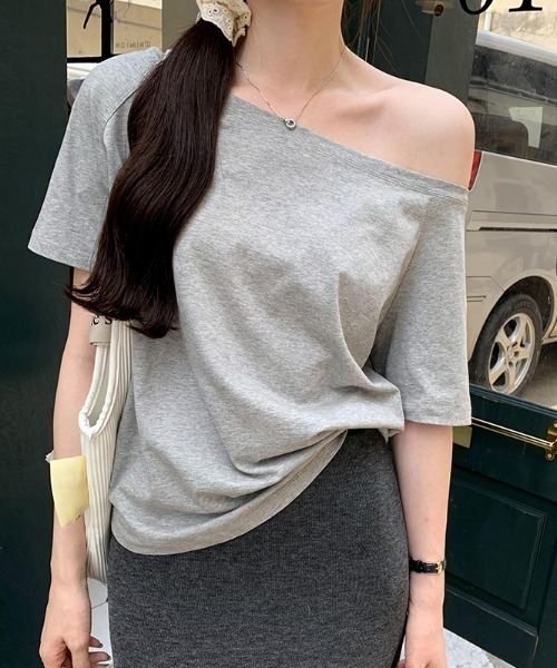 Per sist ence(パーシエンス)の「オフショル半袖Tシャツ(Tシャツ/カットソー・レディース・チャコールグレー/グレー/ネイビー/ブラック/ホワイト・LARGE/MEDIUM)」の4枚目の写真