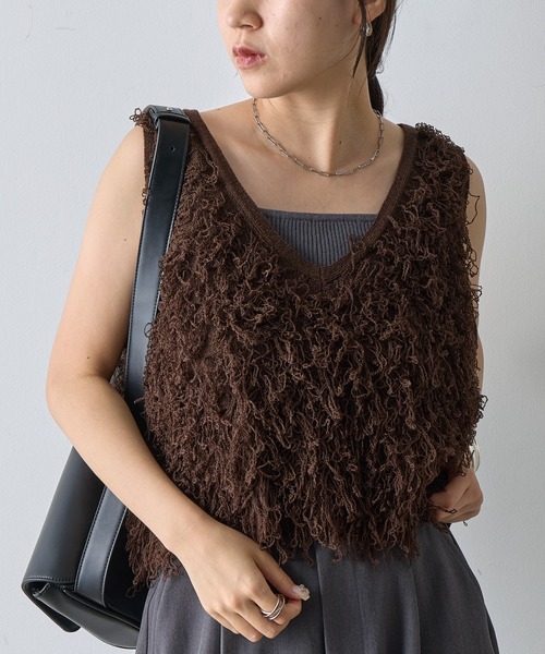 COLONY 2139（コロニートゥーワンスリーナイン）の「フリンジニットショートベスト（ベスト・レディース・ブラウン/ブラック/ベージュ・FREE）」の2枚目の写真
