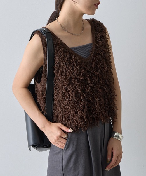 COLONY 2139（コロニートゥーワンスリーナイン）の「フリンジニットショートベスト（ベスト・レディース・ブラウン/ブラック/ベージュ・FREE）」の16枚目の写真