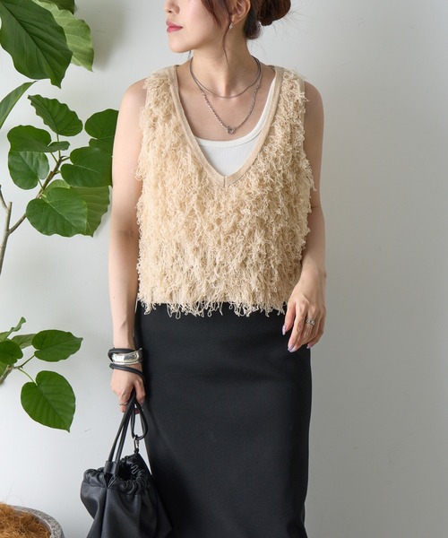 COLONY 2139（コロニートゥーワンスリーナイン）の「フリンジニットショートベスト（ベスト・レディース・ブラウン/ブラック/ベージュ・FREE）」の22枚目の写真