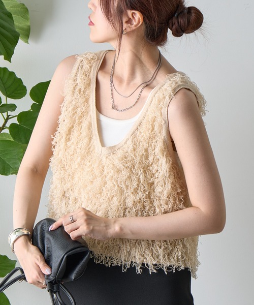 COLONY 2139（コロニートゥーワンスリーナイン）の「フリンジニットショートベスト（ベスト・レディース・ブラウン/ブラック/ベージュ・FREE）」の21枚目の写真