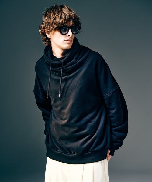 glamb(グラム)の「High Neck Balloon Sweat / ハイネックバルーンスウェット(スウェット・メンズ・ブラック/マスタード・S/M/L)」の6枚目の写真