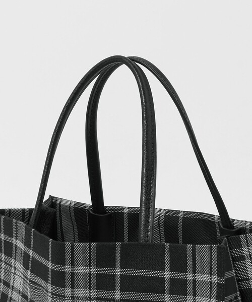 UNITED ARROWS(ユナイテッドアローズ)の「ロゴ プリント トートバッグ S(トートバッグ・レディース・ブラウン系/ブラック・FREE)」の13枚目の写真